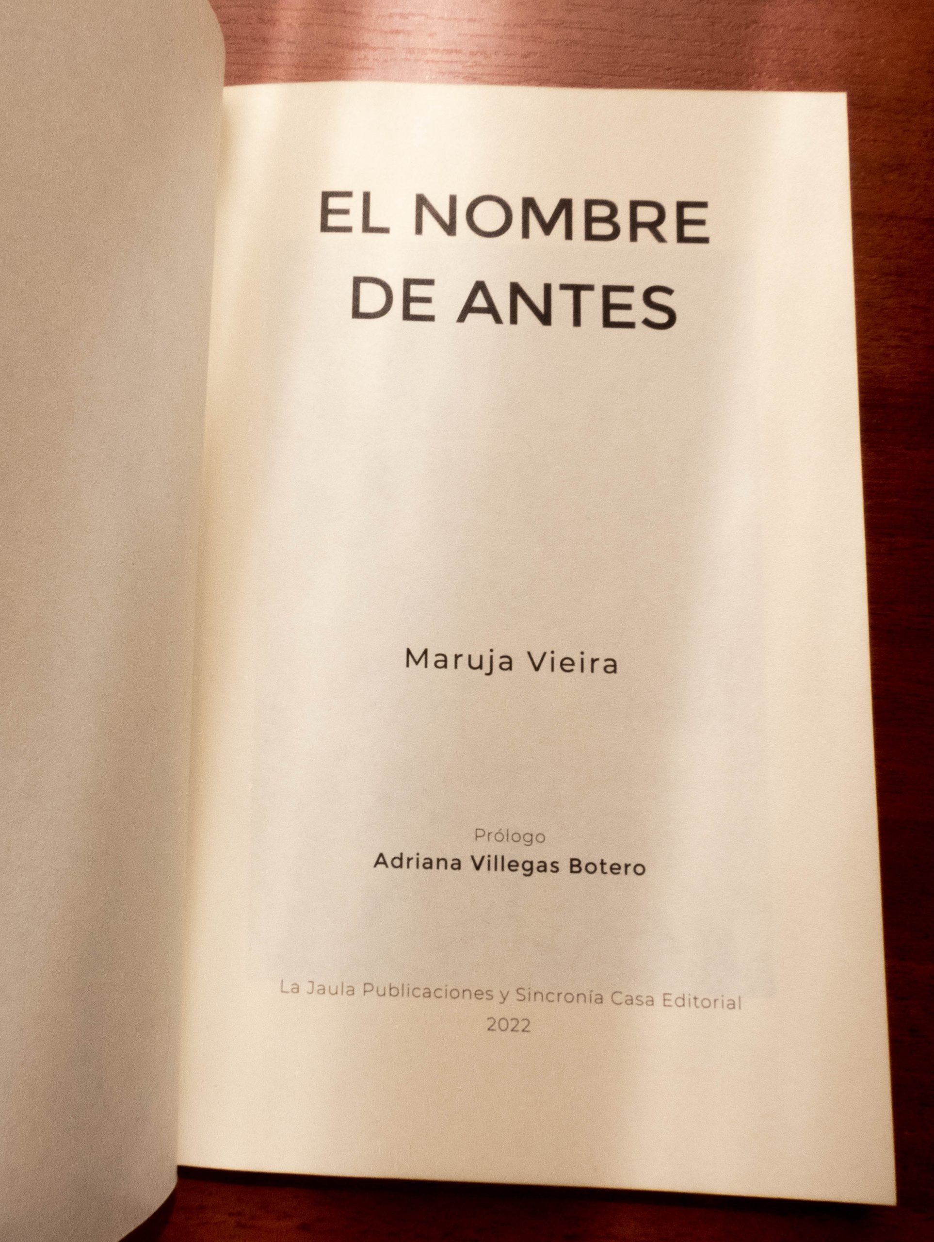 Páginas interiores de El nombre de antes